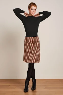 Border Skirt Valet